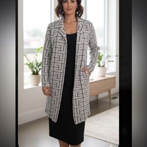 Eva & Paige Black and White Patterned Cardigan Size # L